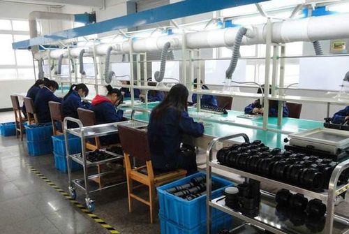 實(shí)拍電子廠的工作餐,有肉有菜還有湯,米飯不限量,才6塊錢(qián)一份